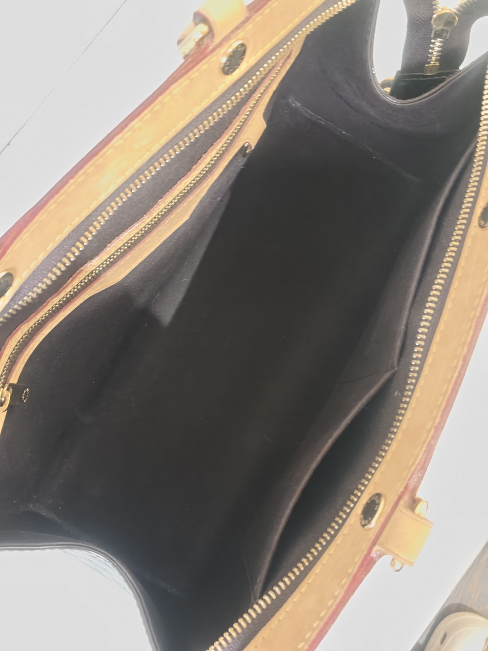 Louis Vuitton Vernis Amarante Brea Bag - Picture 10 of 10